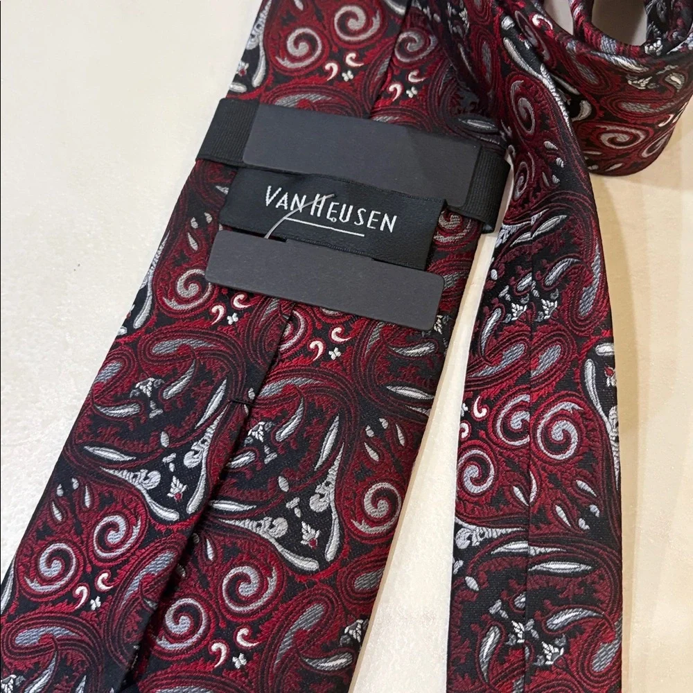 NWT Van Heusen Elegant Red and Black Patterned Tie formal career